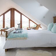 Tranquil Family Retreat 5 min to Beach Garden