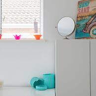 Tranquil Family Retreat 5 min to Beach Garden