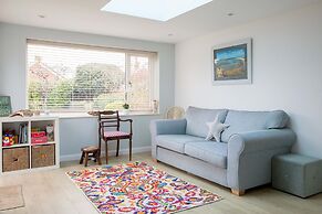 Tranquil Family Retreat 5 min to Beach Garden