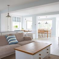 Tranquil Family Retreat 5 min to Beach Garden