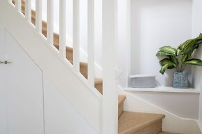 Tranquil Family Retreat 5 min to Beach Garden