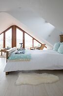 Tranquil Family Retreat 5 min to Beach Garden