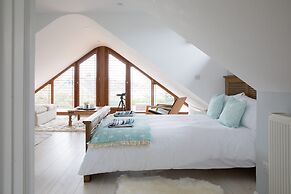 Tranquil Family Retreat 5 min to Beach Garden