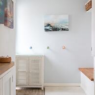 Tranquil Family Retreat 5 min to Beach Garden