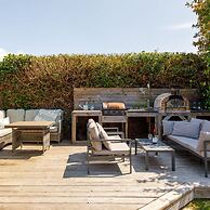 Tranquil Family Retreat 5 min to Beach Garden