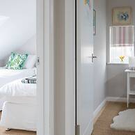 Tranquil Family Retreat 5 min to Beach Garden