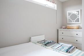 Tranquil Family Retreat 5 min to Beach Garden