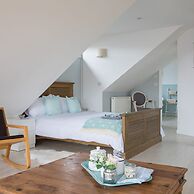 Tranquil Family Retreat 5 min to Beach Garden