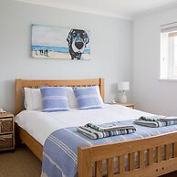 Tranquil Family Retreat 5 min to Beach Garden