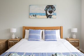 Tranquil Family Retreat 5 min to Beach Garden