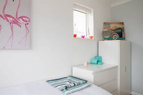 Tranquil Family Retreat 5 min to Beach Garden