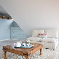 Tranquil Family Retreat 5 min to Beach Garden