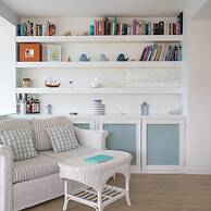 Tranquil Family Retreat 5 min to Beach Garden