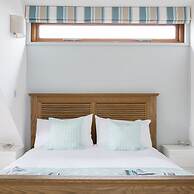 Tranquil Family Retreat 5 min to Beach Garden