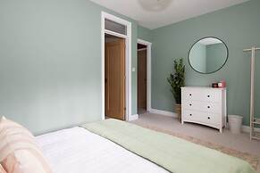 Bosham 3 BR Beach House With Garden Playhouse