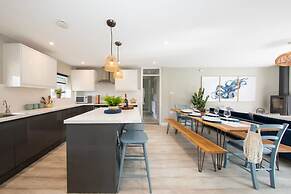 Bosham 3 BR Beach House With Garden Playhouse