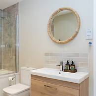 Bosham 3 BR Beach House With Garden Playhouse