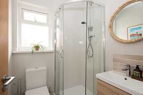 Bosham 3 BR Beach House With Garden Playhouse