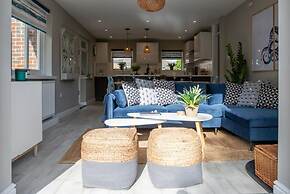 Bosham 3 BR Beach House With Garden Playhouse