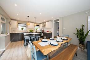 Bosham 3 BR Beach House With Garden Playhouse