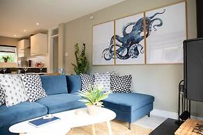 Bosham 3 BR Beach House With Garden Playhouse