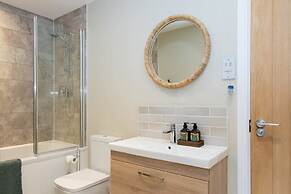 Bosham 3 BR Beach House With Garden Playhouse