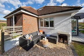 Bosham 3 BR Beach House With Garden Playhouse