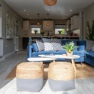 Bosham 3 BR Beach House With Garden Playhouse