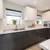 Bosham 3 BR Beach House With Garden Playhouse