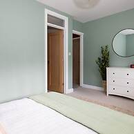 Bosham 3 BR Beach House With Garden Playhouse