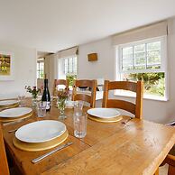 Country Cottage in Pretty Village Quay Views