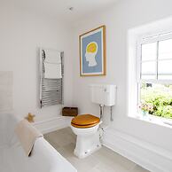 Country Cottage in Pretty Village Quay Views