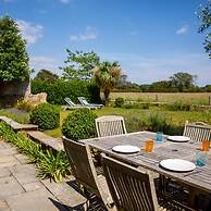 Country Cottage in Pretty Village Quay Views