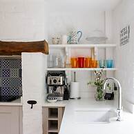 Country Cottage in Pretty Village Quay Views