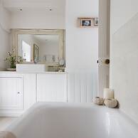 Country Cottage in Pretty Village Quay Views