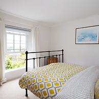 Country Cottage in Pretty Village Quay Views
