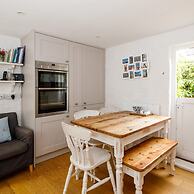 Country Cottage in Pretty Village Quay Views