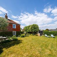 Country Cottage in Pretty Village Quay Views