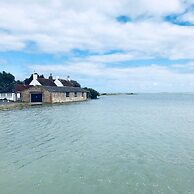 Country Cottage in Pretty Village Quay Views