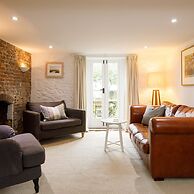 Country Cottage in Pretty Village Quay Views