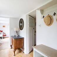 Country Cottage in Pretty Village Quay Views