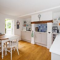 Country Cottage in Pretty Village Quay Views