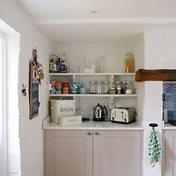 Country Cottage in Pretty Village Quay Views
