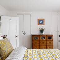 Country Cottage in Pretty Village Quay Views
