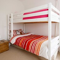 Country Cottage in Pretty Village Quay Views