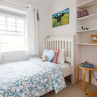 Country Cottage in Pretty Village Quay Views