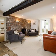 Country Cottage in Pretty Village Quay Views