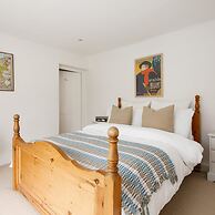 Country Cottage in Pretty Village Quay Views