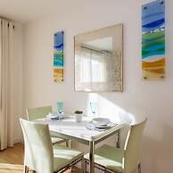 Sunny Modern Nr Beach Village w Parking