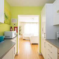 Sunny Modern Nr Beach Village w Parking